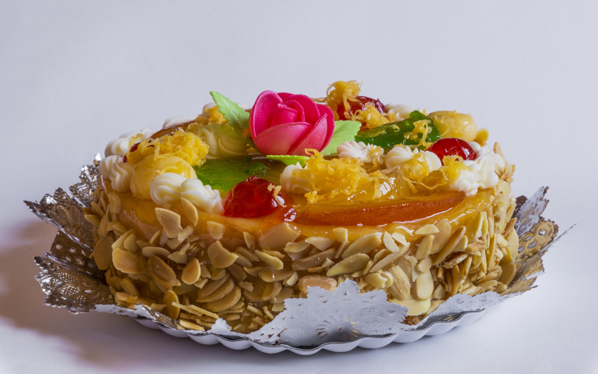 Картинки Торт, орехи, сливки фото и обои на рабочий стол