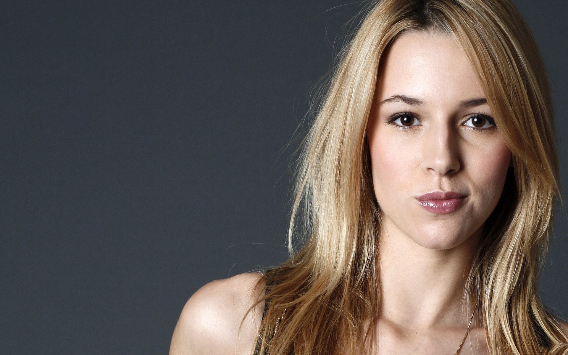 Картинки Alona tal, актриса, улыбка, блондинка фото и обои на рабочий стол