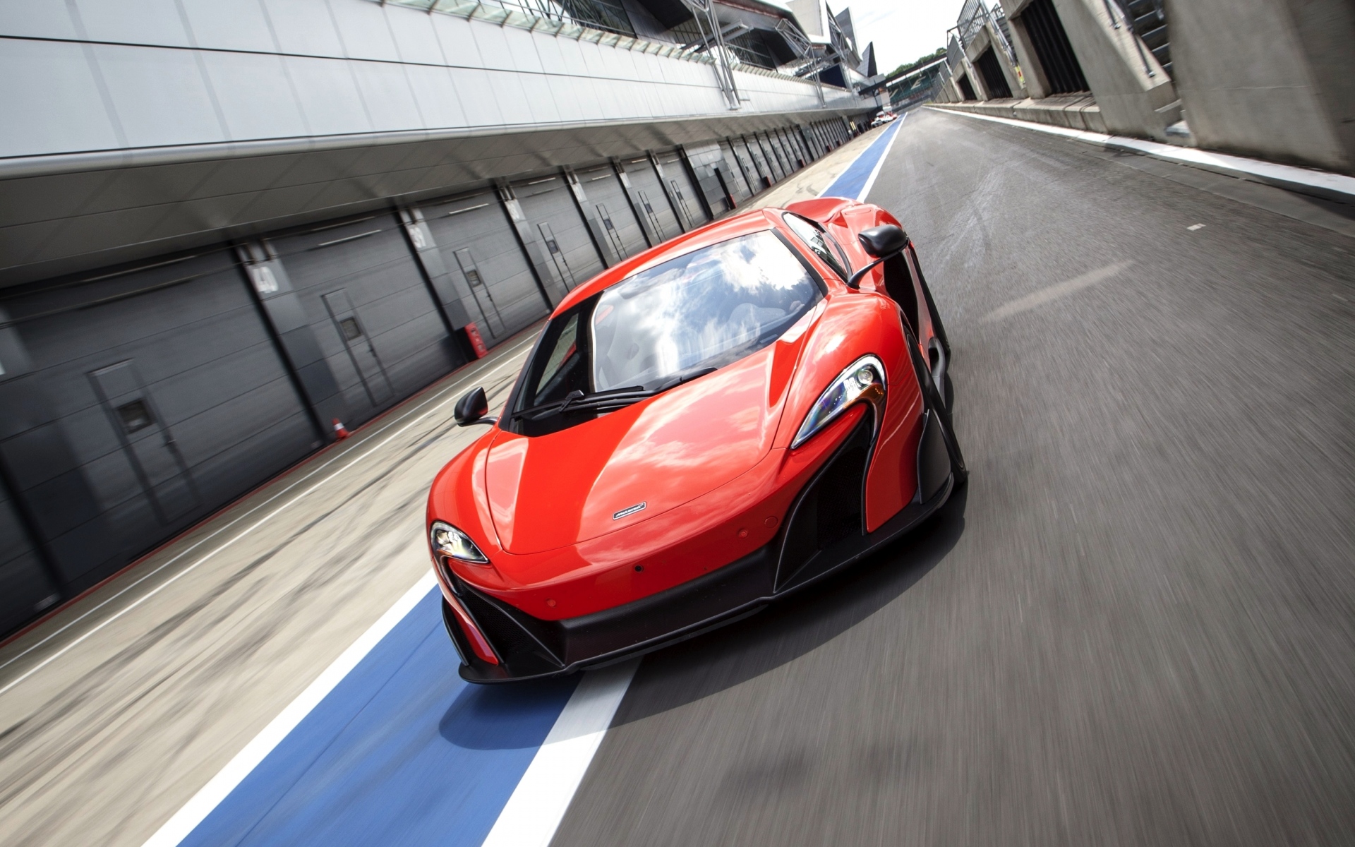 Картинки Mclaren, 675lt, us-spec, красный, движение фото и обои на рабочий стол