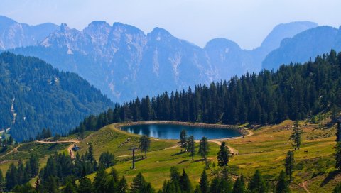 Горы, озеро, небо, деревья