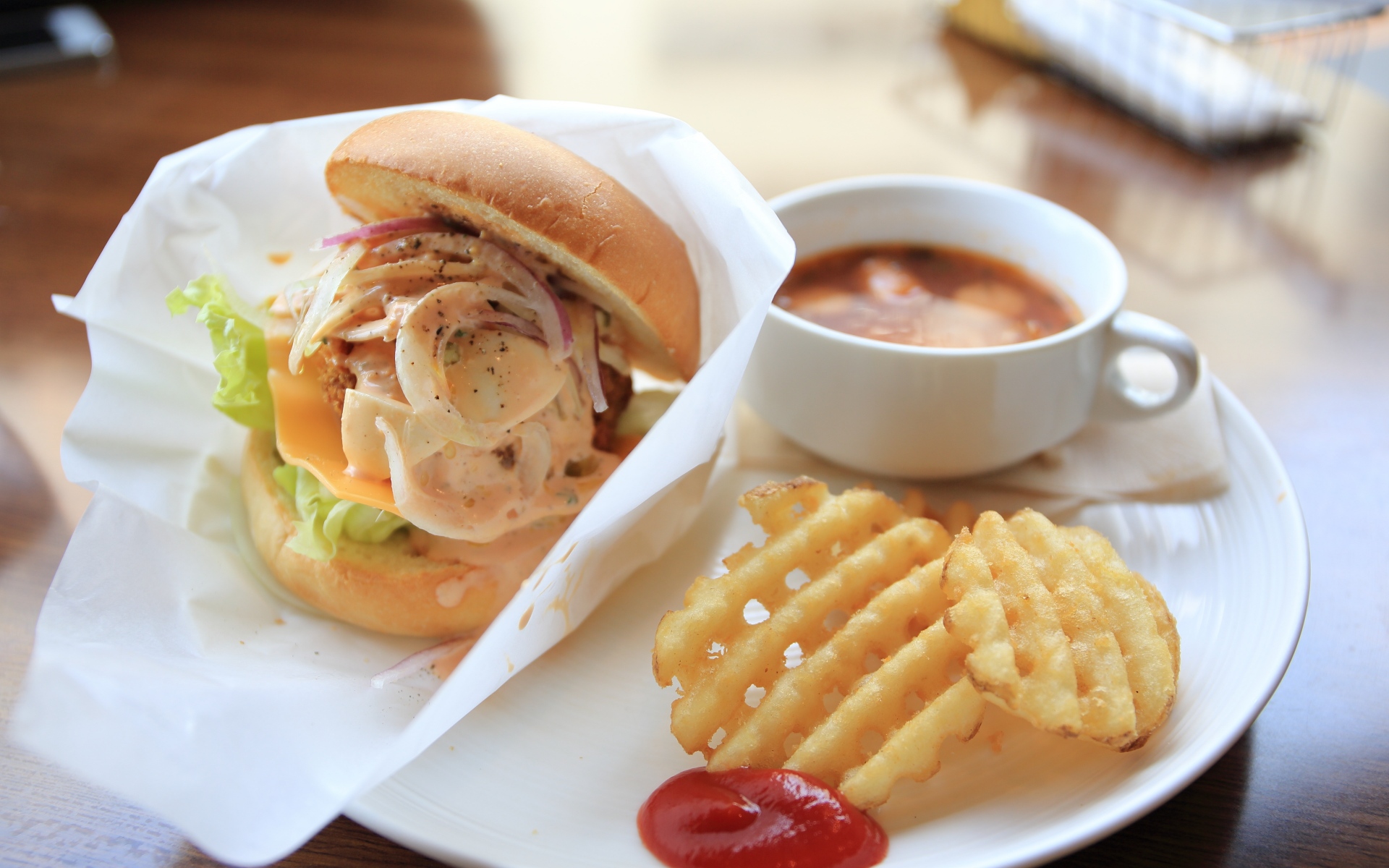 Картинки Гамбургер, фри, мясо, соус фото и обои на рабочий стол