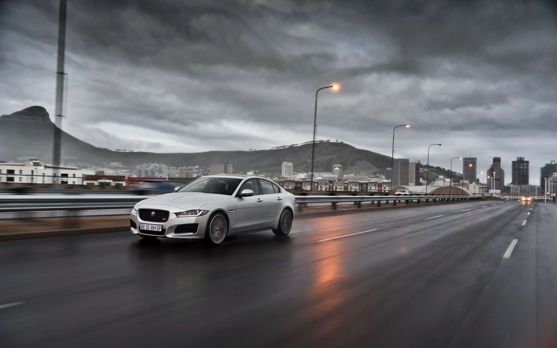 Картинки Jaguar, xe s, шоссе, движение, скорость фото и обои на рабочий стол