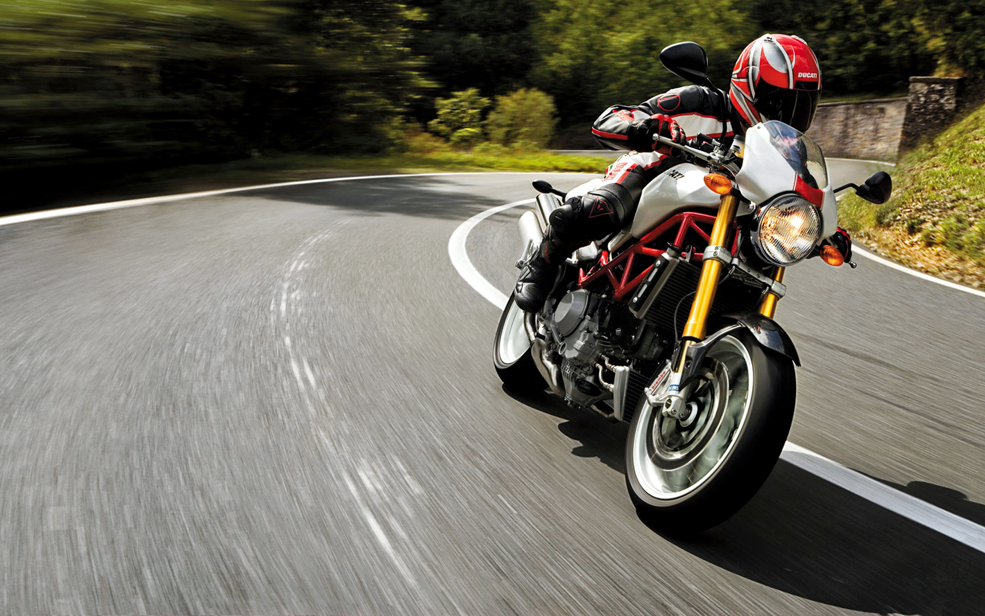 Картинки Ducati, монстр, s4r, всадник, скорость фото и обои на рабочий стол