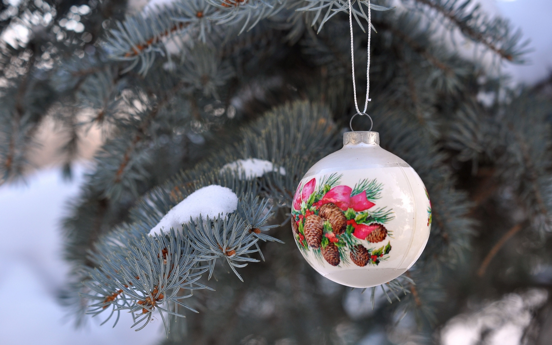 Картинки Рождественские украшения, дерево, ветка, снег фото и обои на рабочий стол