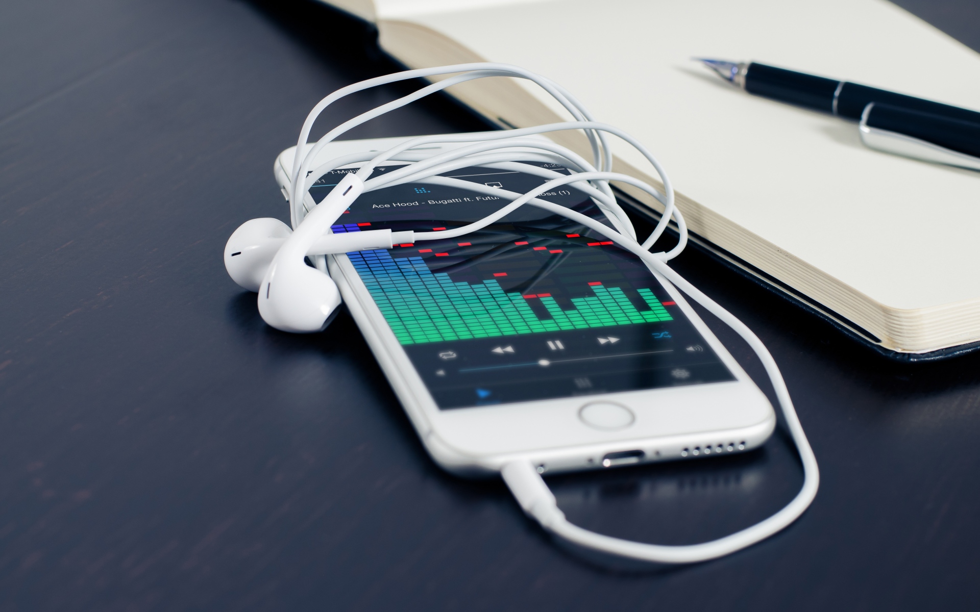 Картинки Iphone, apple, iphone 6, наушники, ноутбук, ручка фото и обои на рабочий стол
