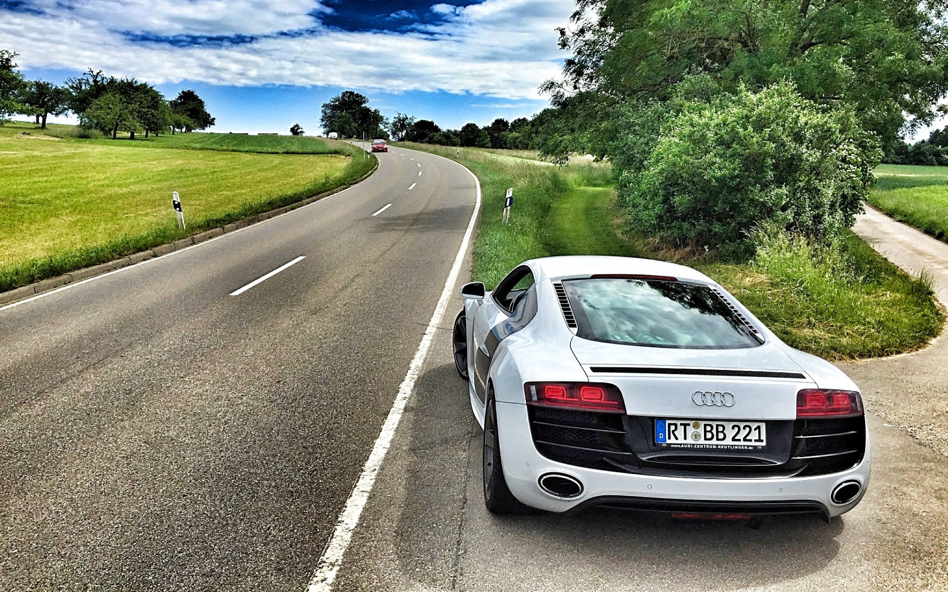Картинки Audi, r8, v10, вид сзади фото и обои на рабочий стол