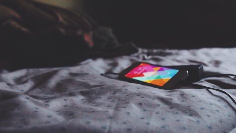 Iphone, смартфон, кровать