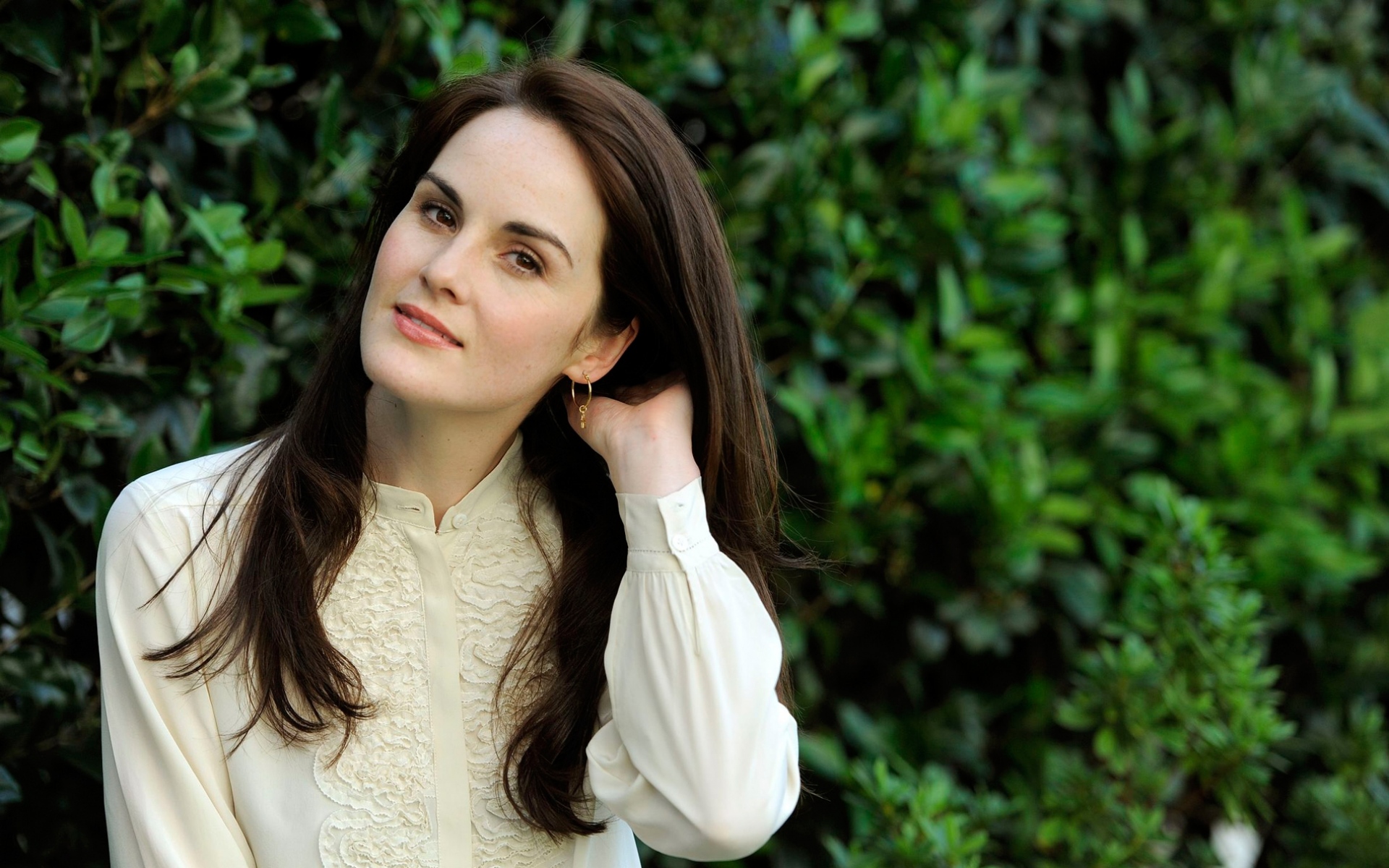 Картинки Michelle dockery, актриса, улыбка, блузка фото и обои на рабочий стол