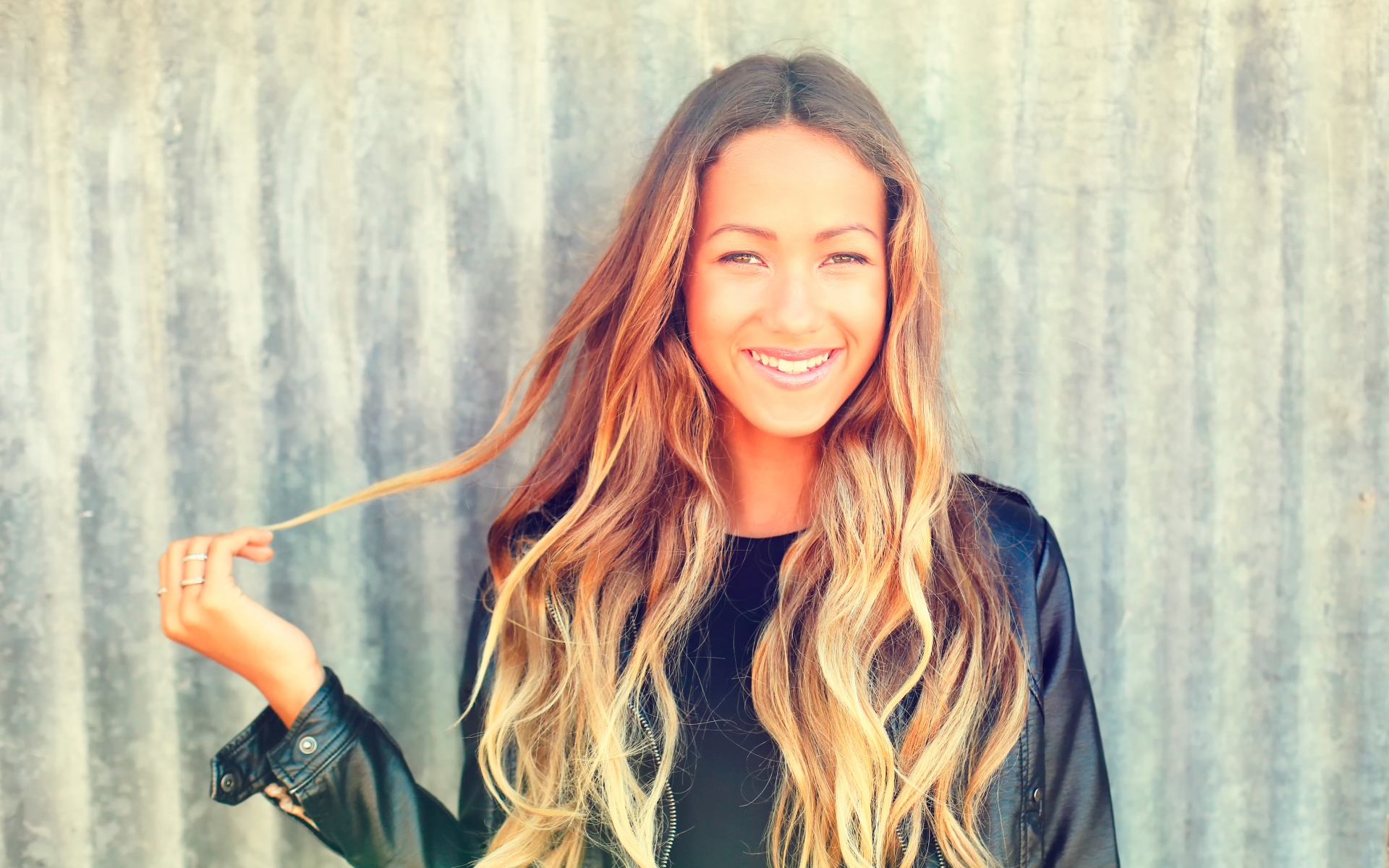 Картинки Skylar stecker, девушка, улыбка, певец фото и обои на рабочий стол