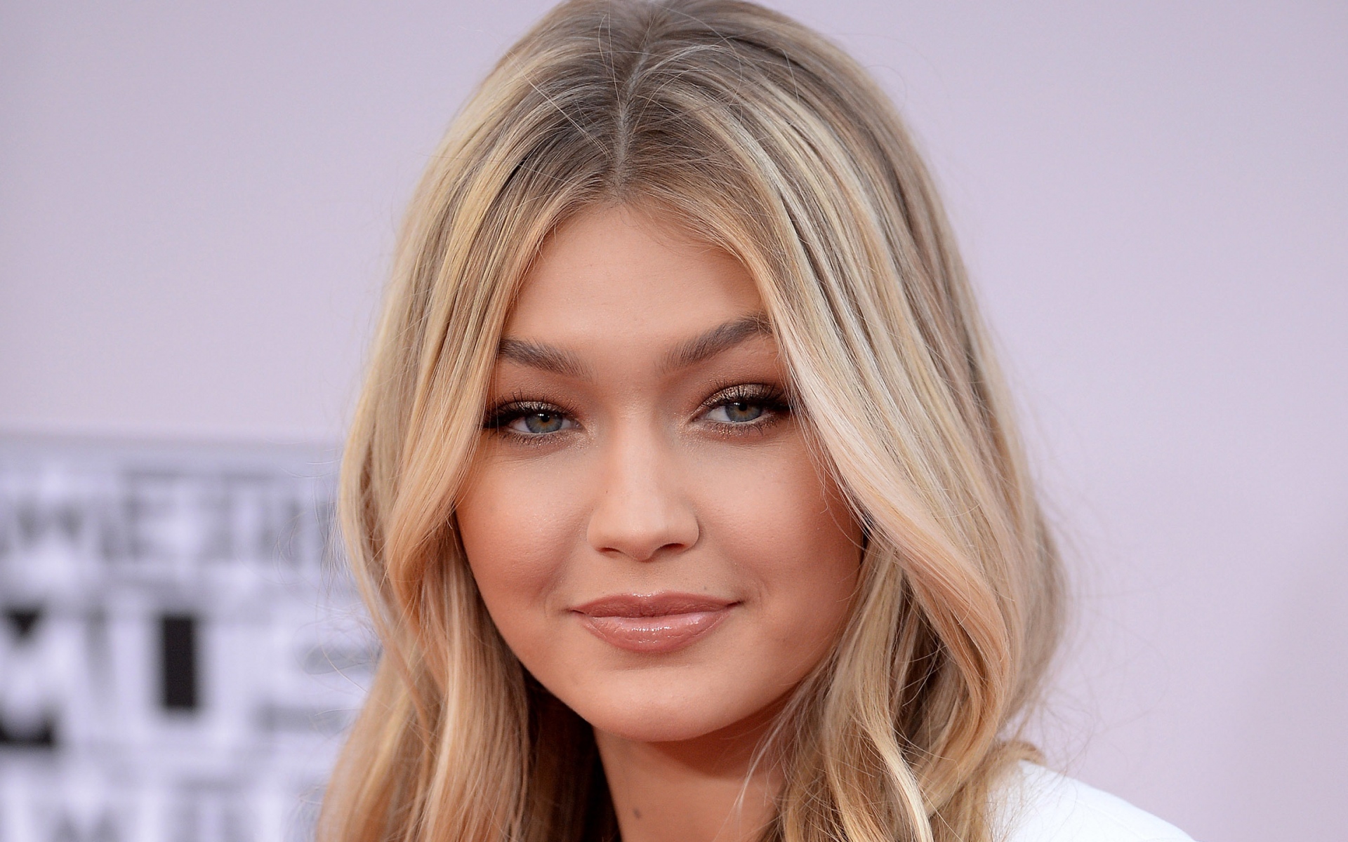 Картинки Gigi hadid, модель, блондинка, улыбка фото и обои на рабочий стол