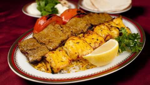 Кебаб, мясо, овощи, лимон