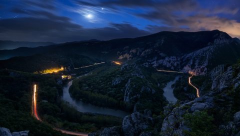 Ночь, дорога, небо, скалы