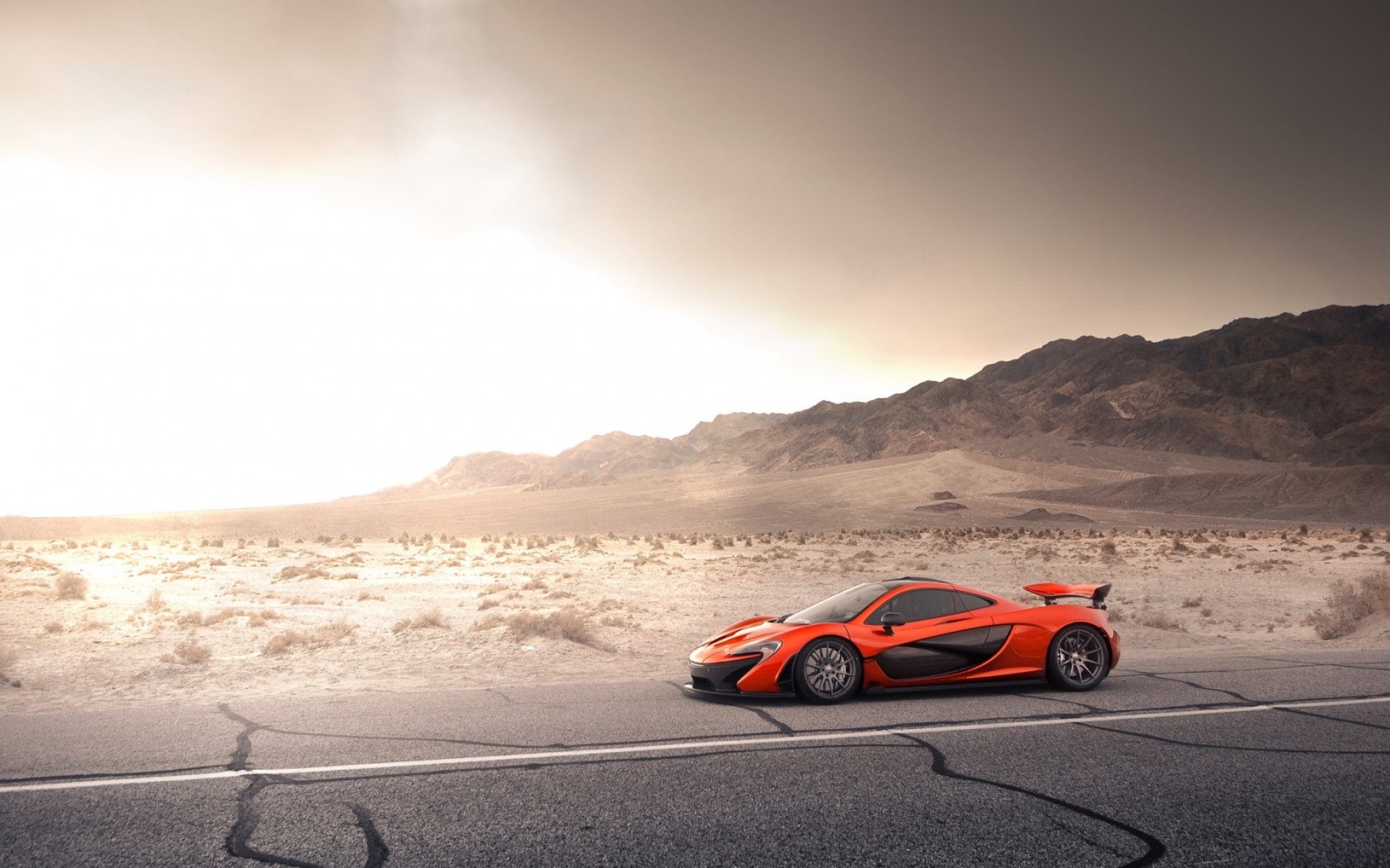Картинки Mclaren, p1, вид сбоку, дорога фото и обои на рабочий стол