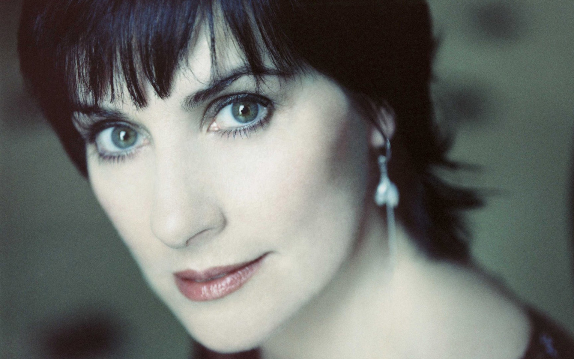 Картинки Enya, певец, лицо, брюнетка фото и обои на рабочий стол