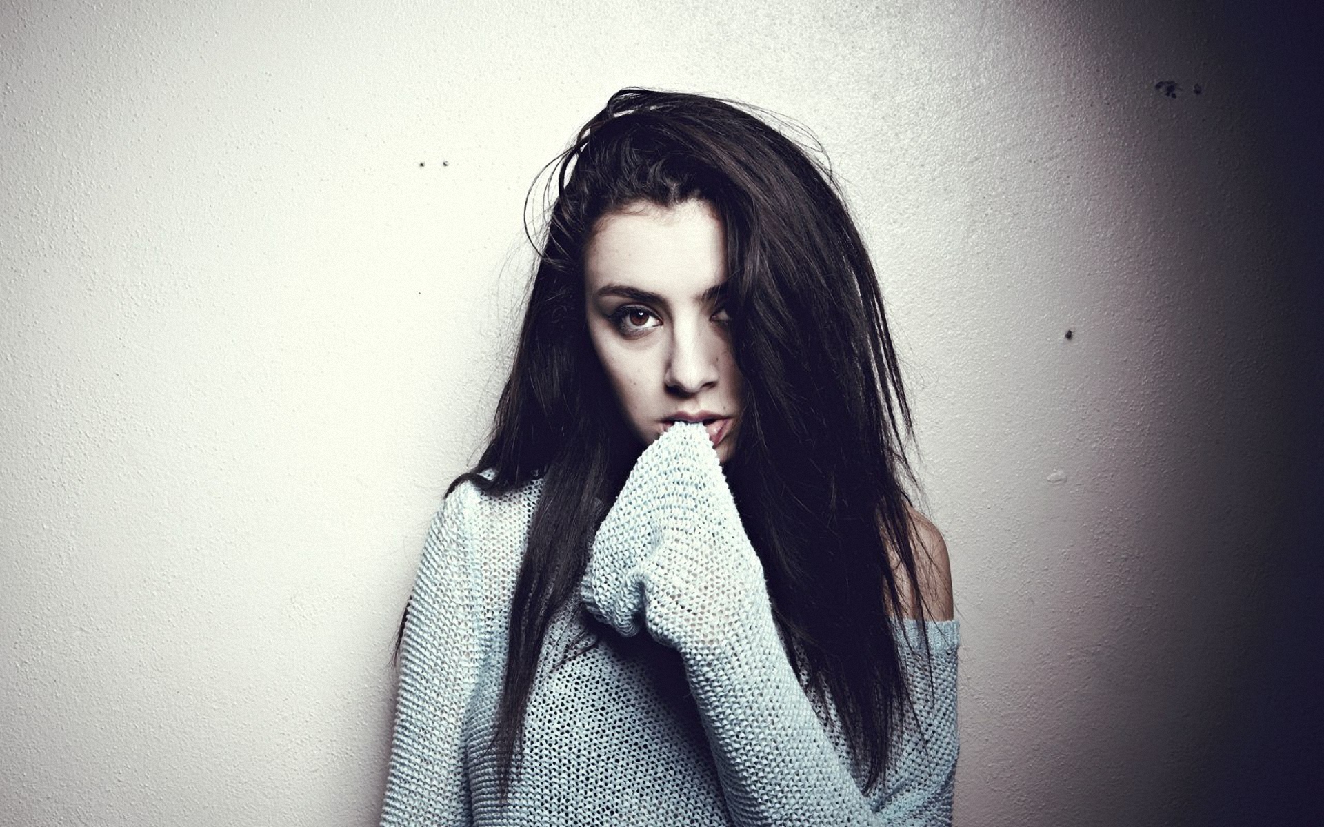 Картинки Charli xcx, певец, брюнетка, фотосессия фото и обои на рабочий стол
