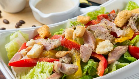 Салат, мясо, овощи, аппетитные