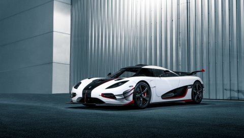Koenigsegg, один, вид сбоку