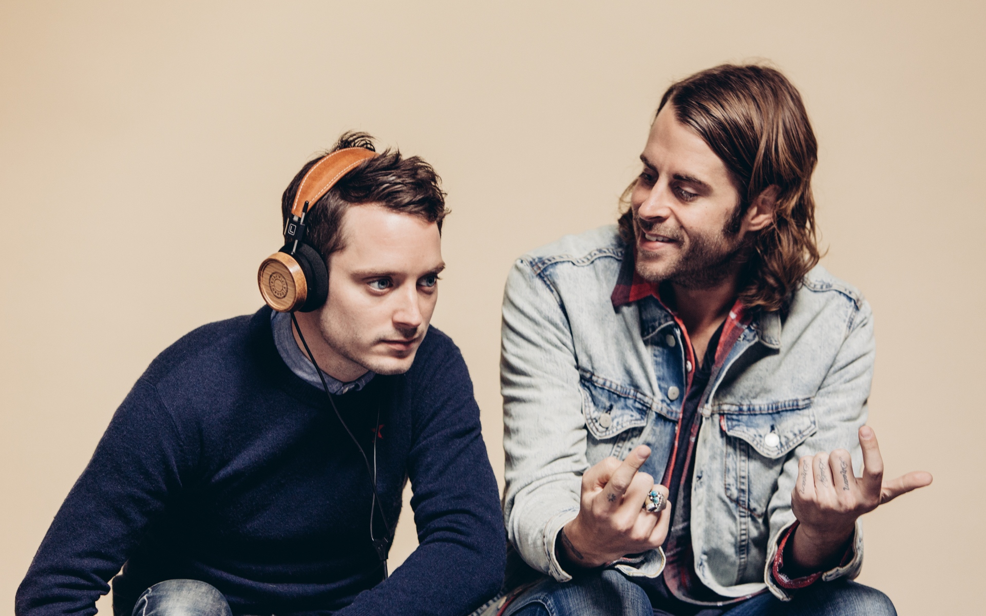 Картинки Elijah wood, zach cowie, grado labs фото и обои на рабочий стол