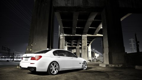 Bmw 7, 750li, белый, вид сзади
