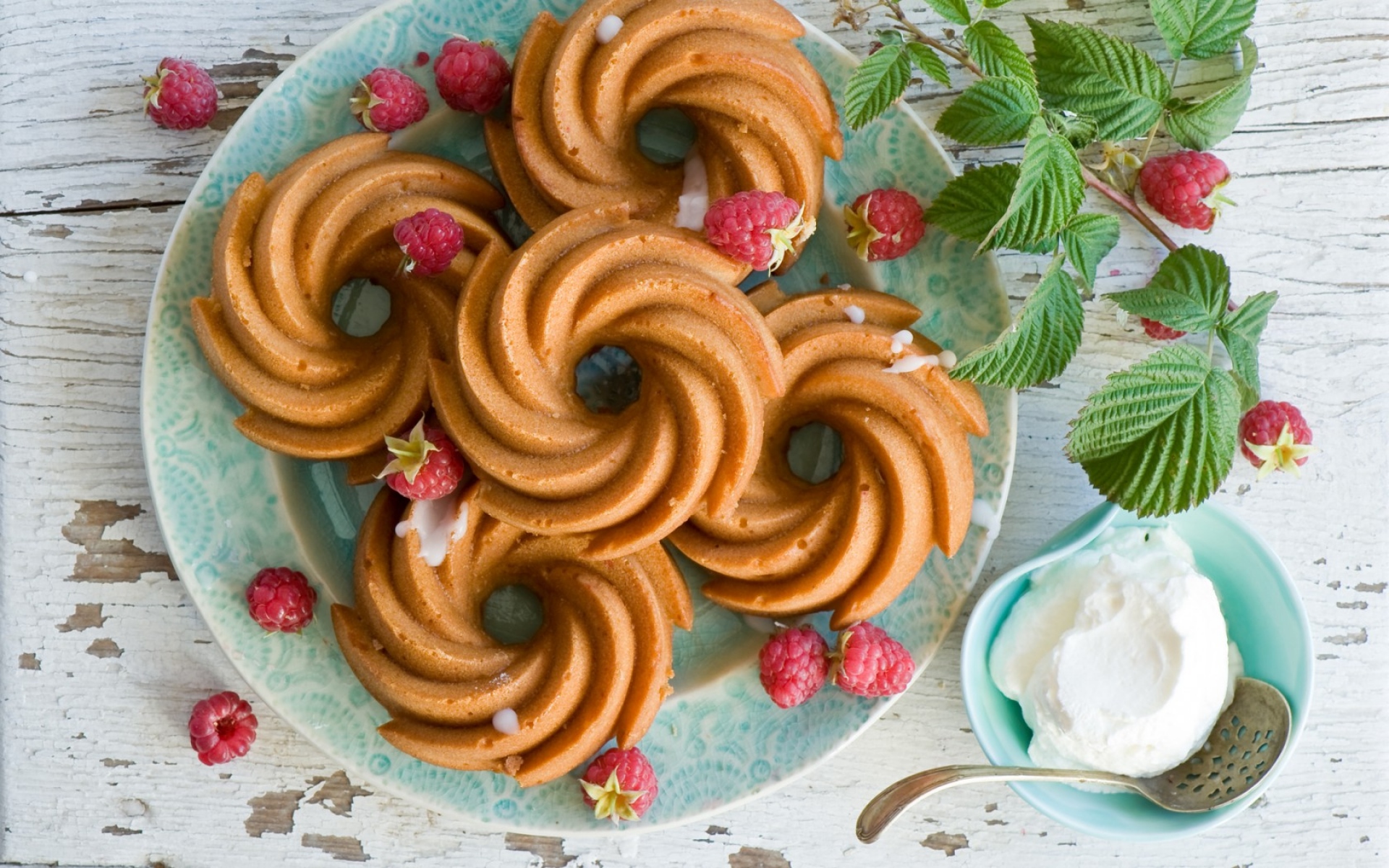 Картинки печенье, малина, сливки фото и обои на рабочий стол
