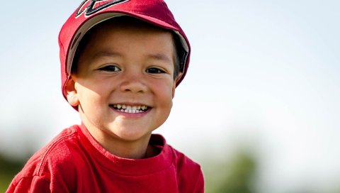 Маленький лиги бейсбол, мальчик, шапка, улыбка, США