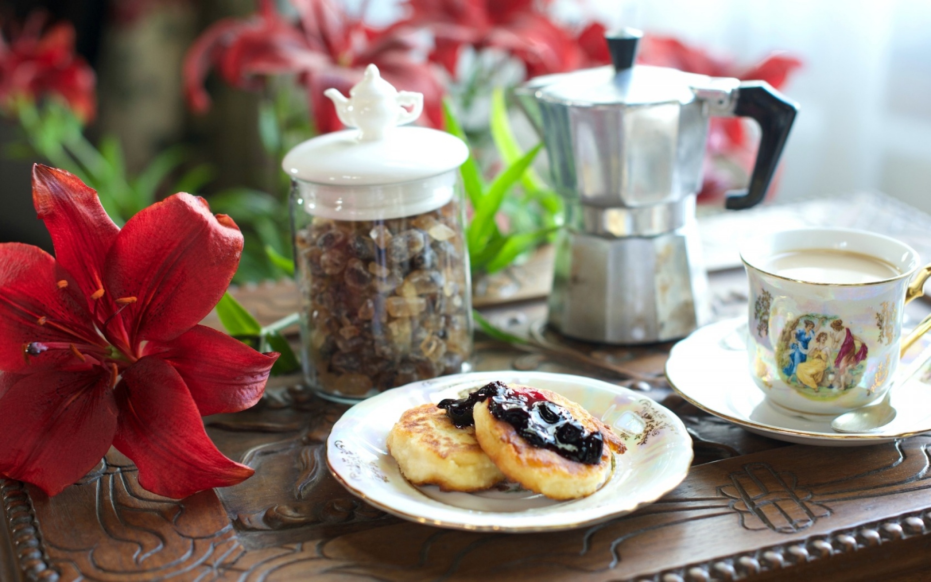 Картинки Завтрак, кофе, оладьи, джемы, лилия фото и обои на рабочий стол