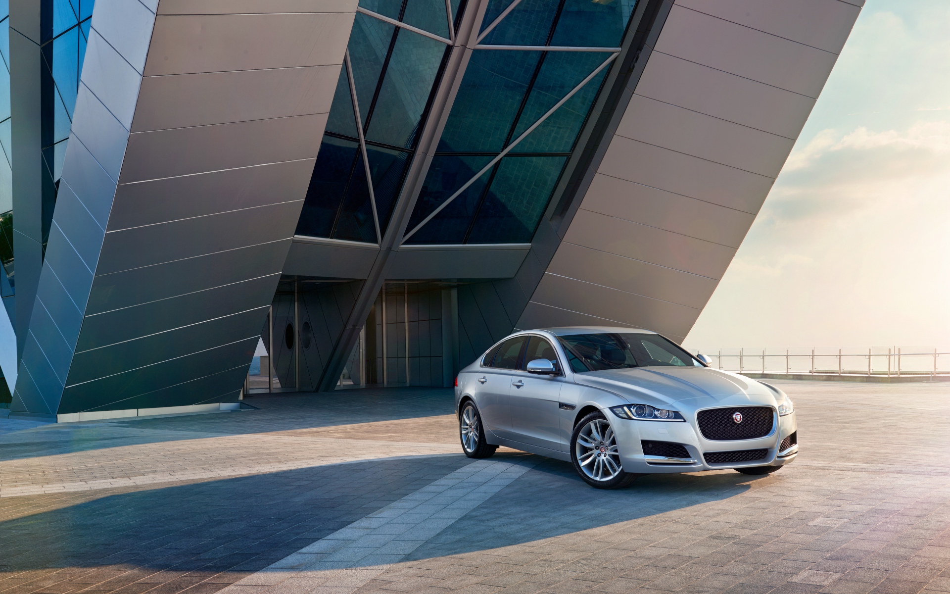 Картинки Jaguar, xf, престиж, серебро, вид сбоку фото и обои на рабочий стол