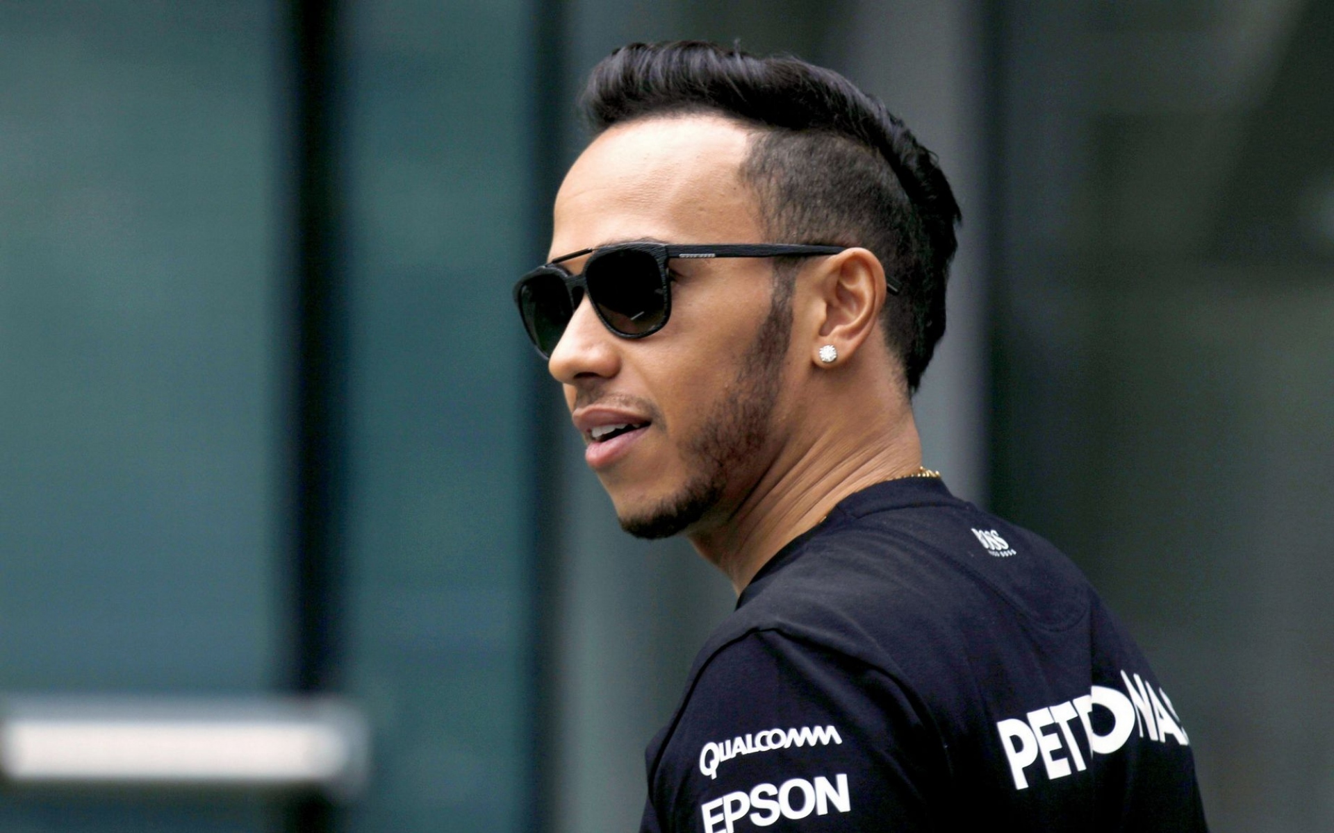 Картинки Lewis hamilton, driver, mbe, formula one фото и обои на рабочий стол