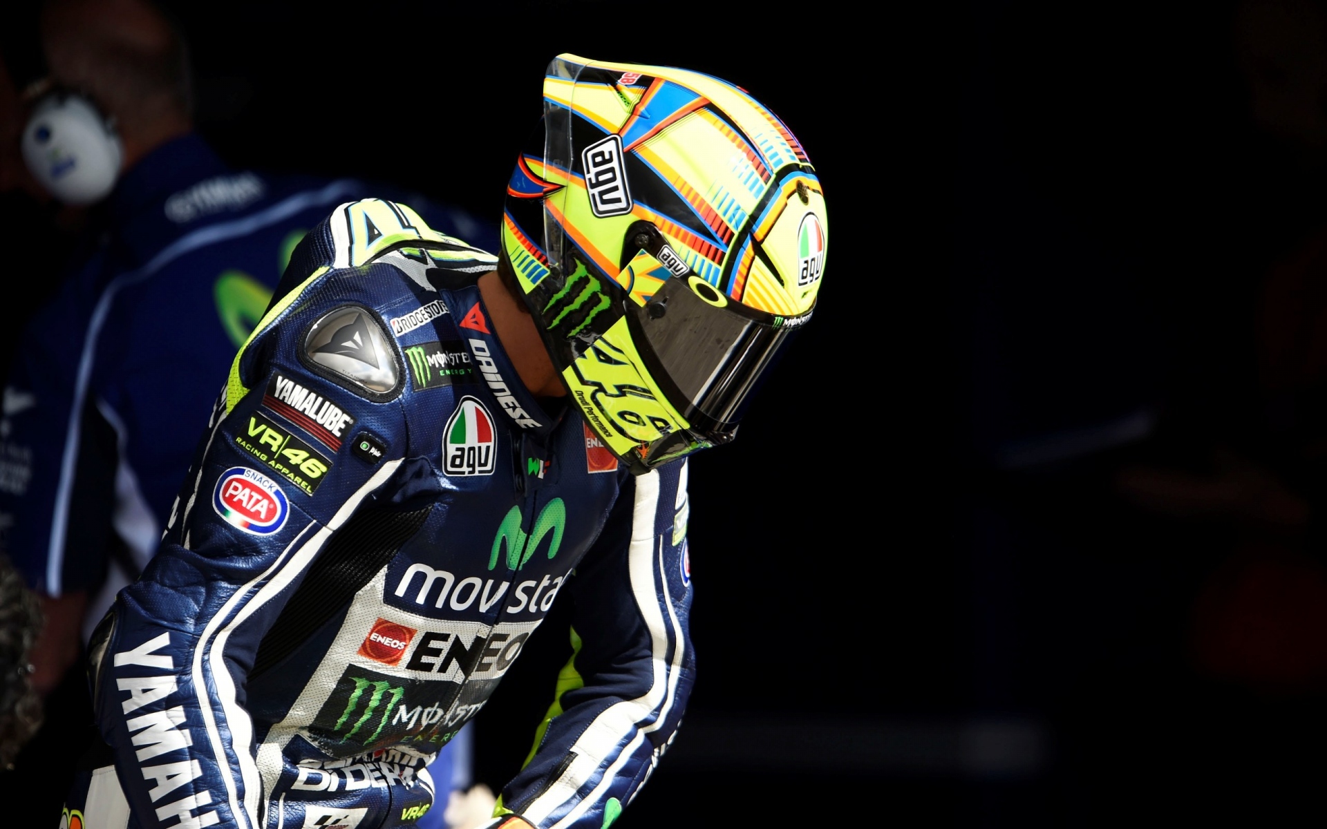 Картинки Valentino rossi, yamaha, мотоцикл, шлем фото и обои на рабочий стол