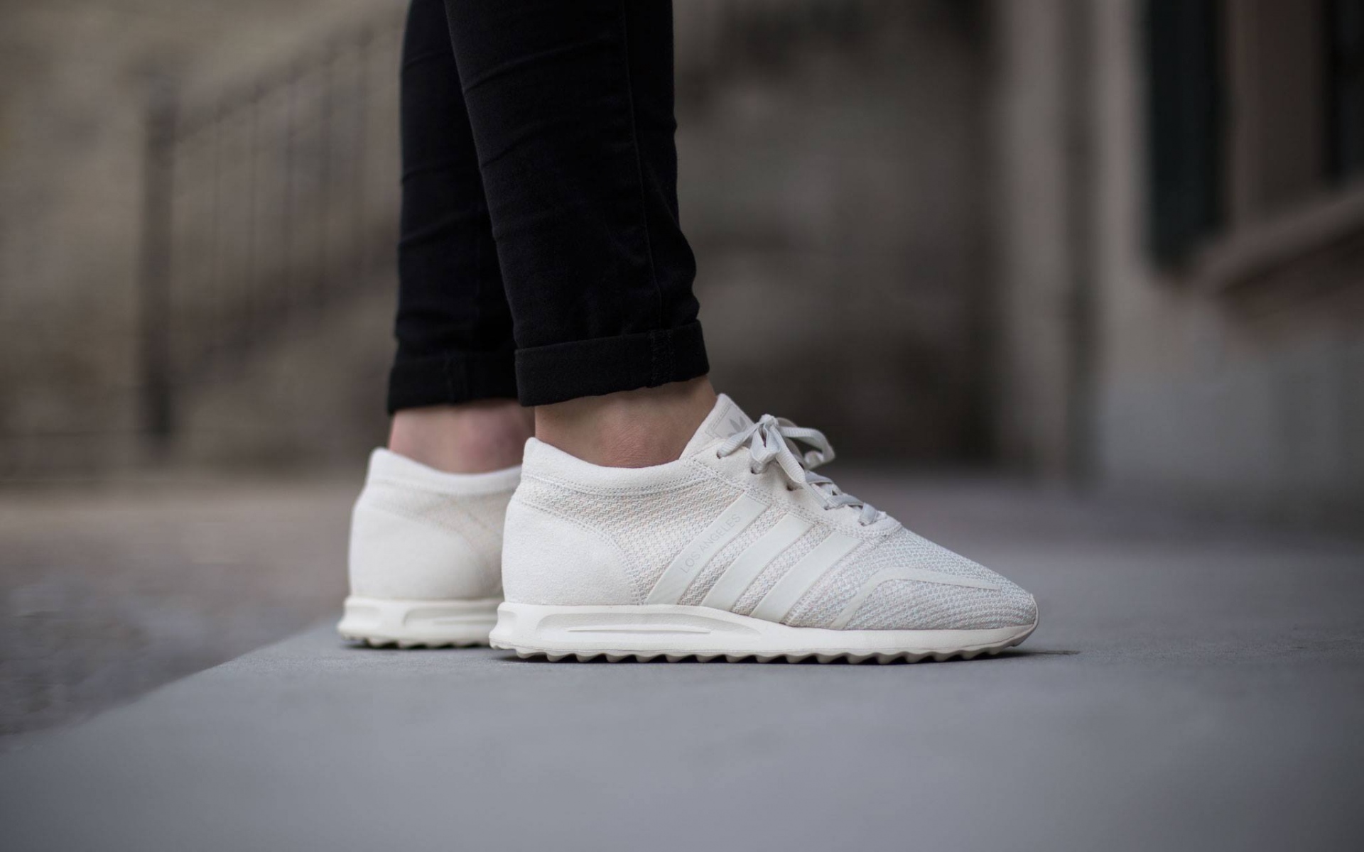 Картинки Adidas, los angeles, кроссовки, белые фото и обои на рабочий стол
