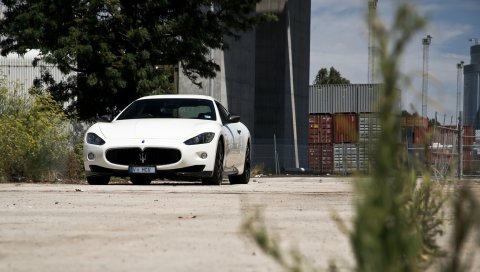 Мазерати, GranTurismo, белая, вид спереди