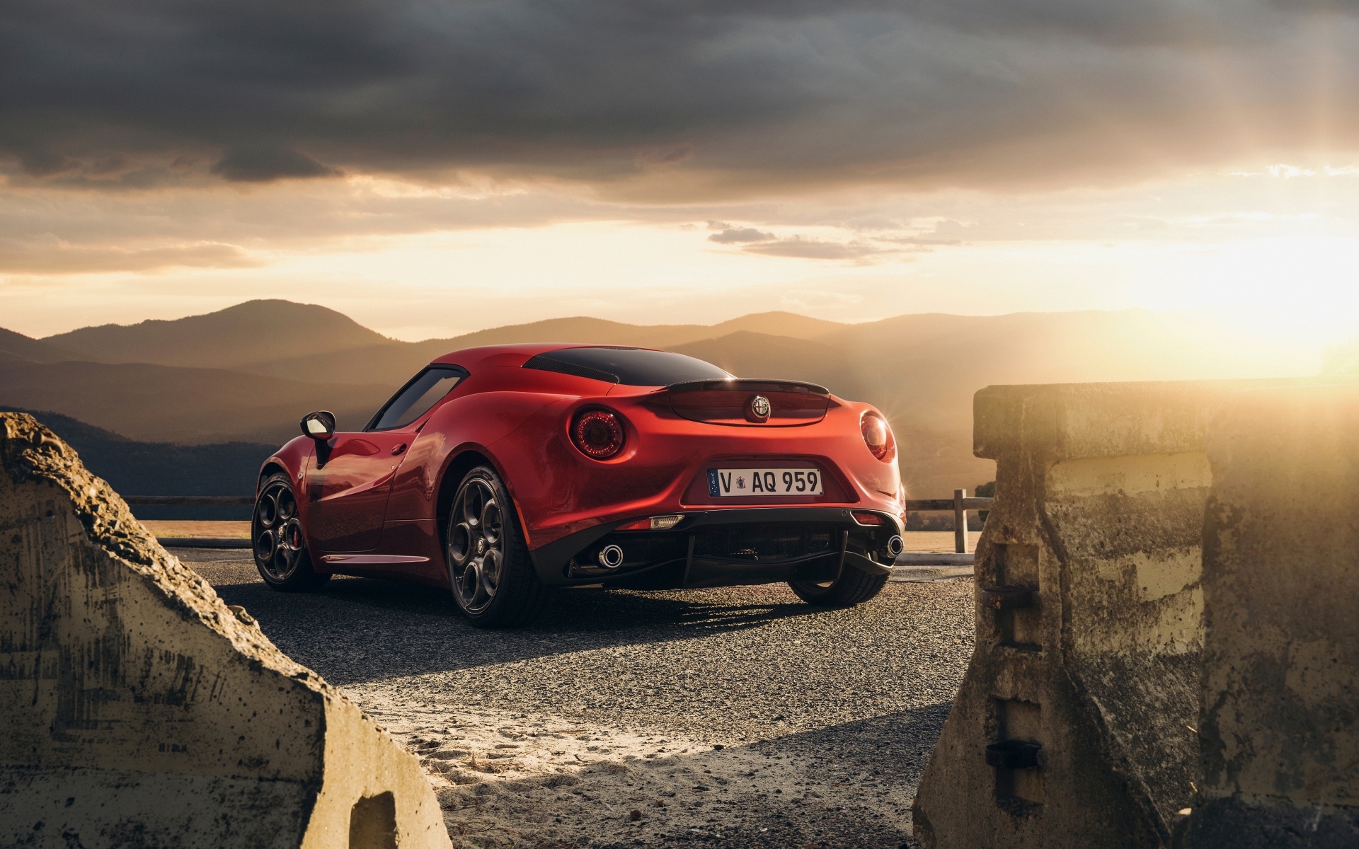 Картинки Alfa-romeo, 4c, версия для запуска, красный, вид сзади фото и обои на рабочий стол