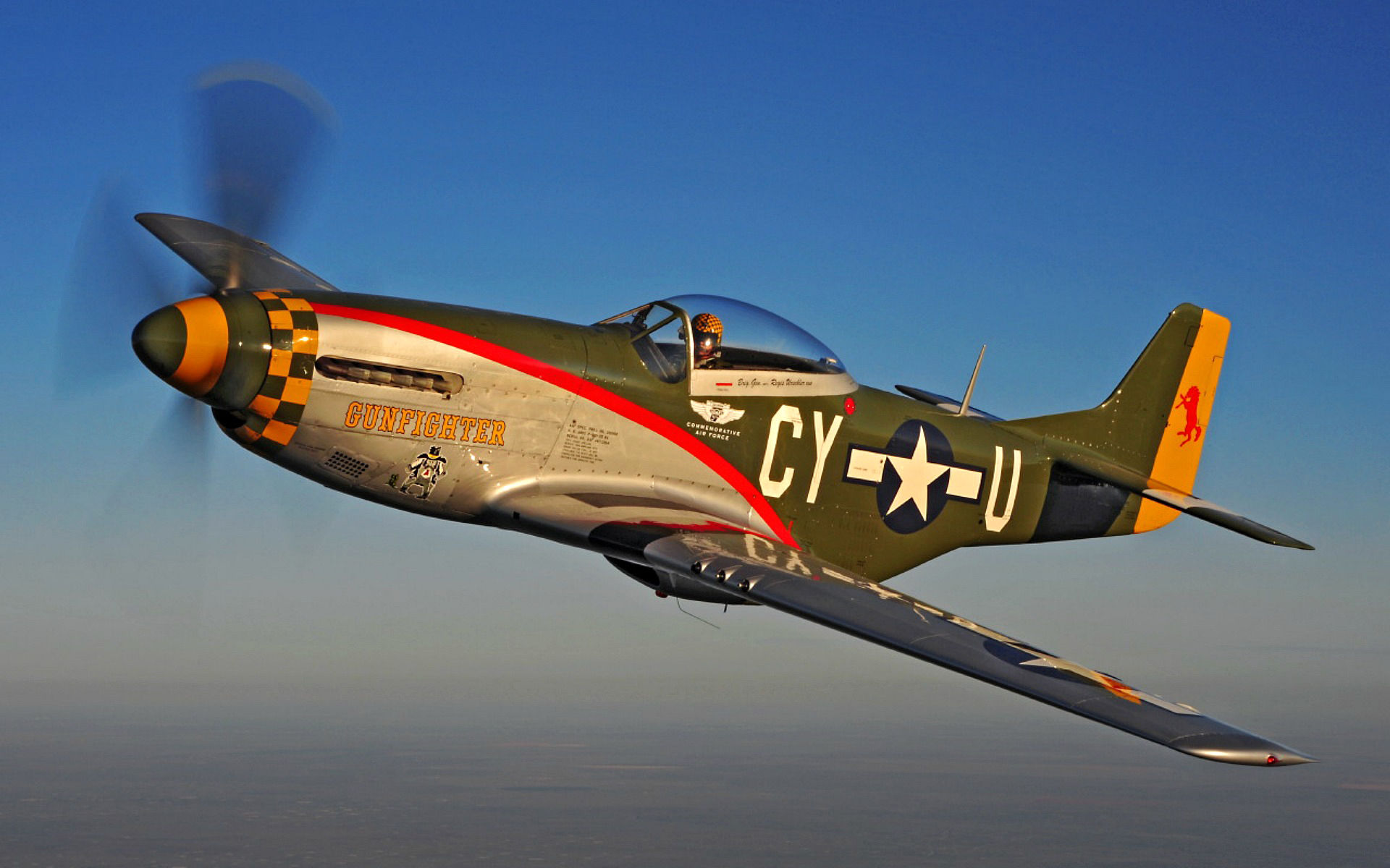 Картинки Кафе, p-51, стрельба, полет, небо, пилот фото и обои на рабочий стол