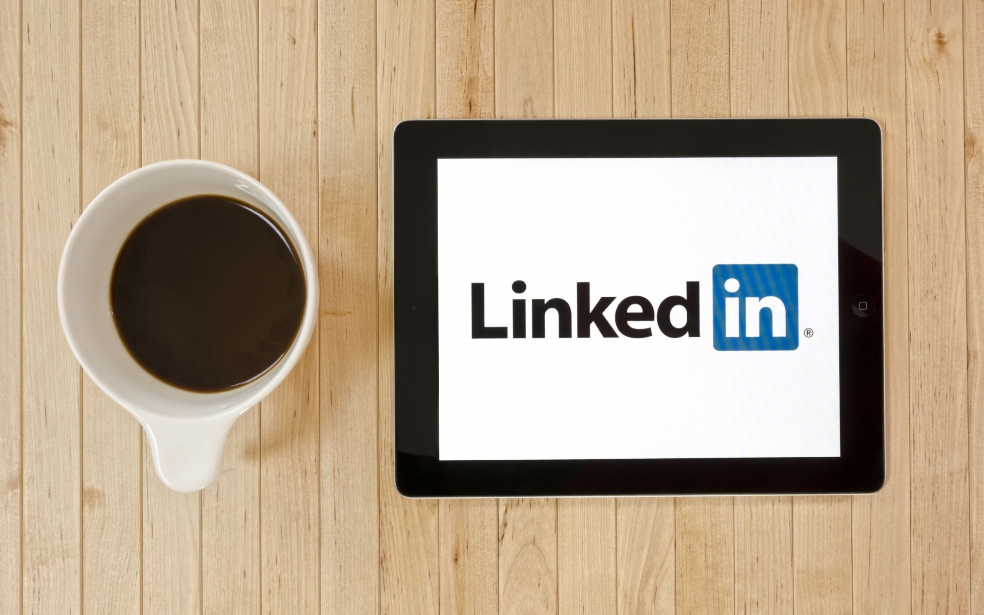 Картинки Linkedin, ipad, кофе, чашка, стол фото и обои на рабочий стол