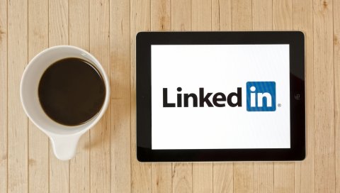 Linkedin, ipad, кофе, чашка, стол