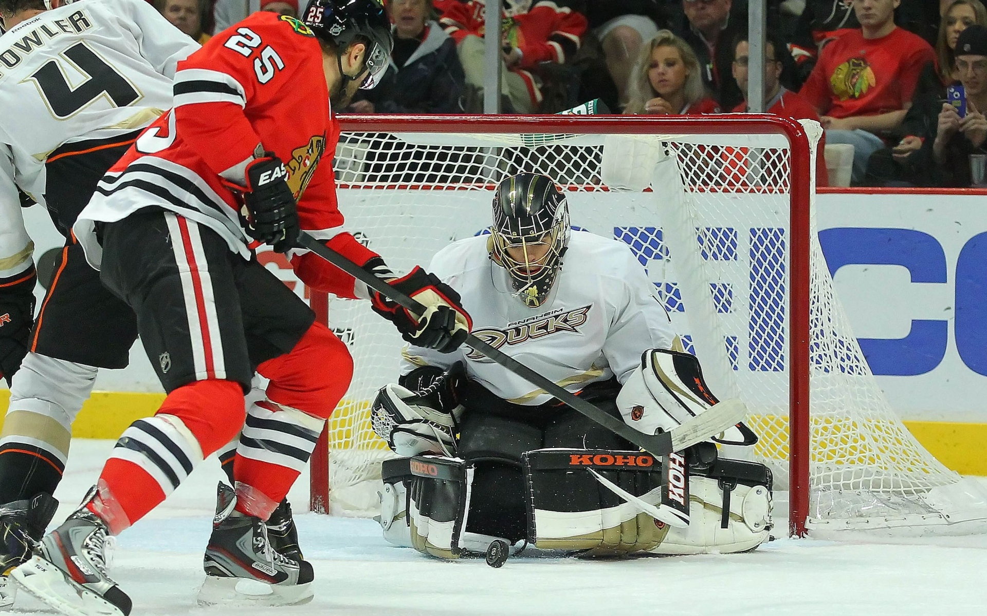 Картинки Chicago blackhawks, анахаймские утки, хоккей, вратарь фото и обои на рабочий стол