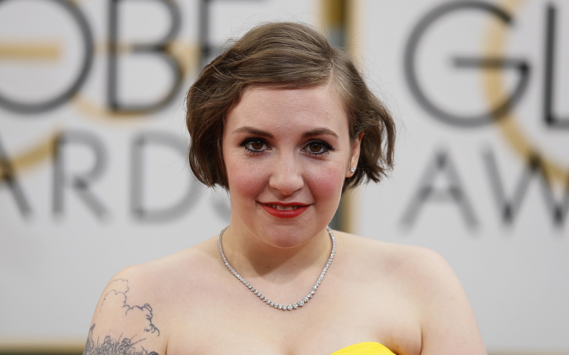 Картинки Lena dunham, 2015, девушка, улыбка, татуировки фото и обои на рабочий стол