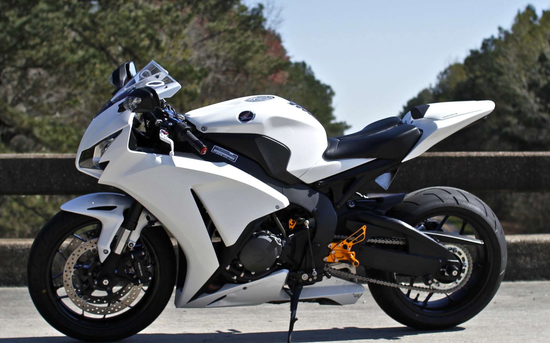 Картинки Honda, cbr1000rr, белый, велосипед, вид сбоку фото и обои на рабочий стол