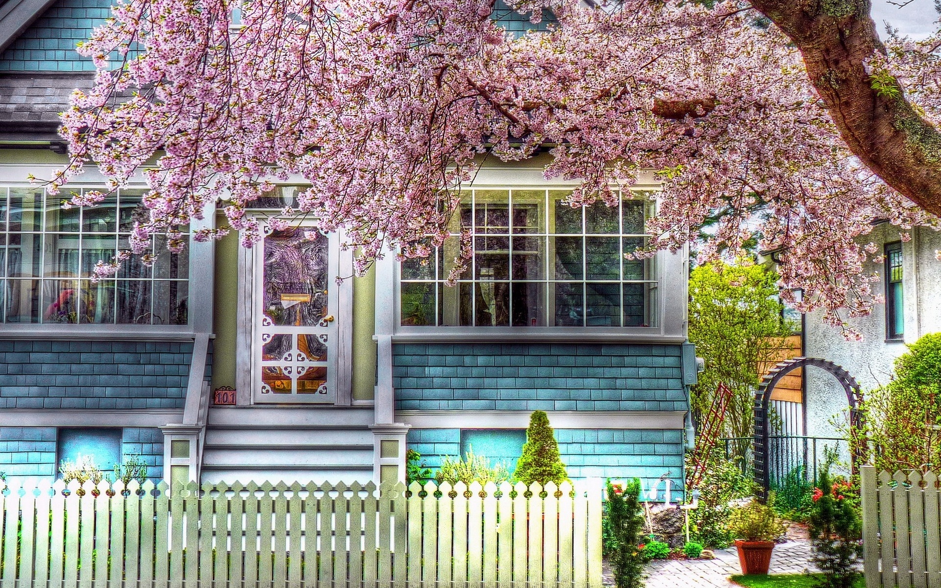 Картинки Дом, забор, весна, дерево, цветение, hdr фото и обои на рабочий стол