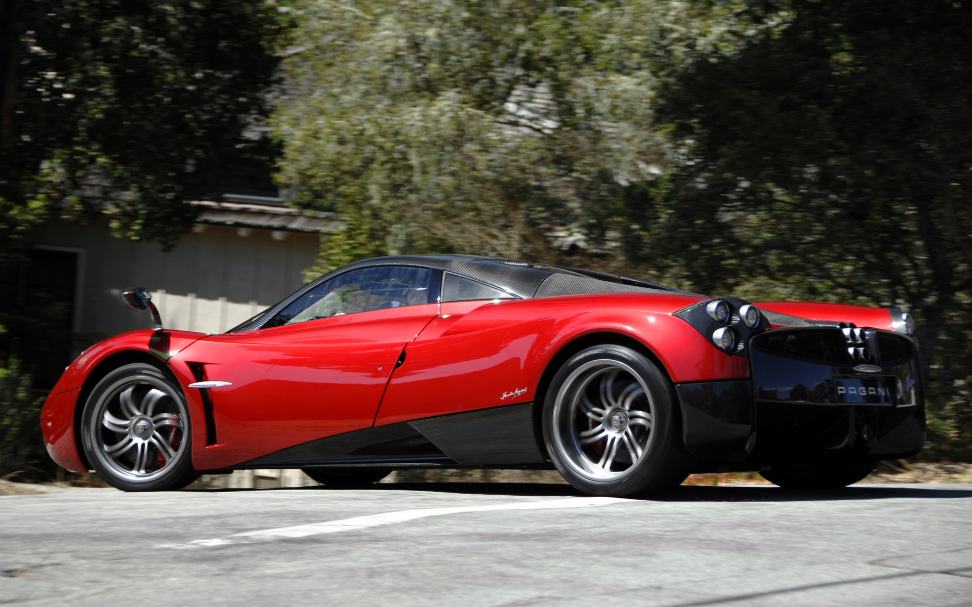 Картинки Pagani, huayra, суперкар, красный, вид сбоку фото и обои на рабочий стол