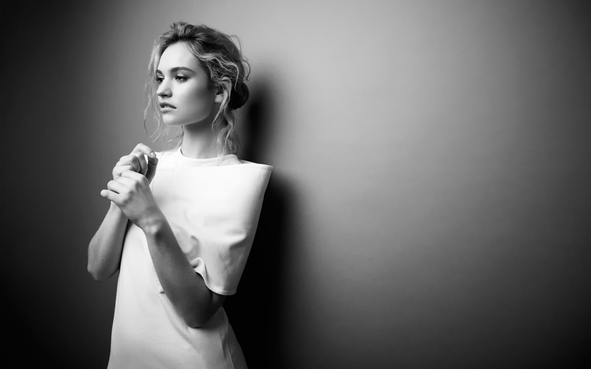 Картинки Lily james, знаменитость, фотосессия, гламур, bw фото и обои на рабочий стол
