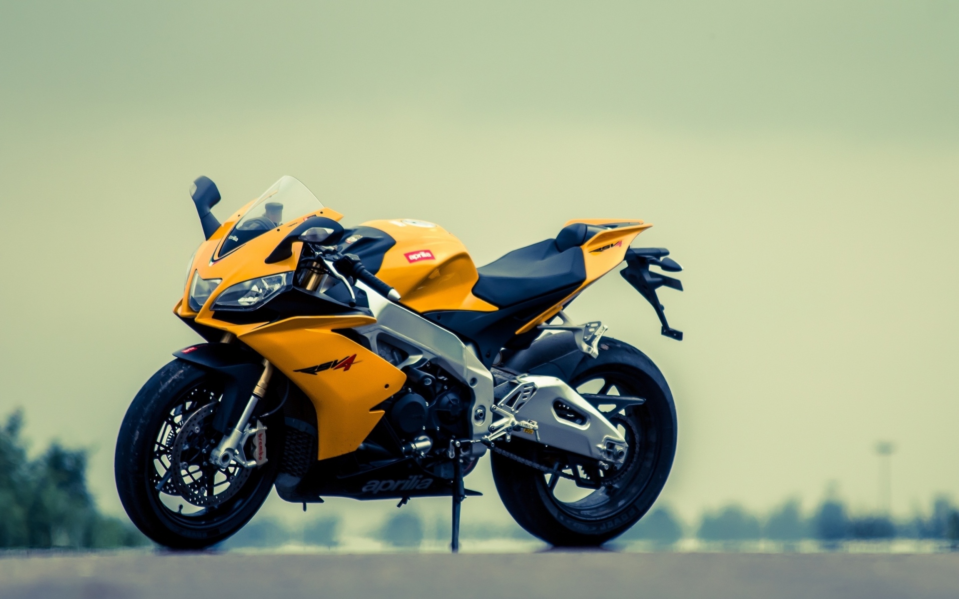 Картинки Aprilia, rsv4, желтый, мотоцикл фото и обои на рабочий стол