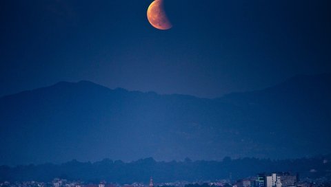 Луна крови, луна крови 2015, кратчайшее затмение века, национальная географическая