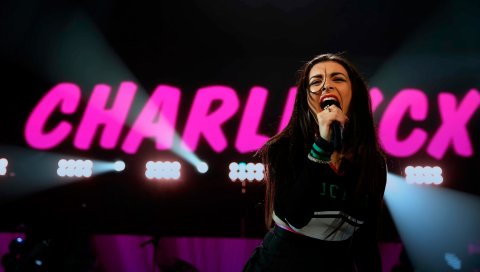 Charli XCX, выступление, концерт, певица