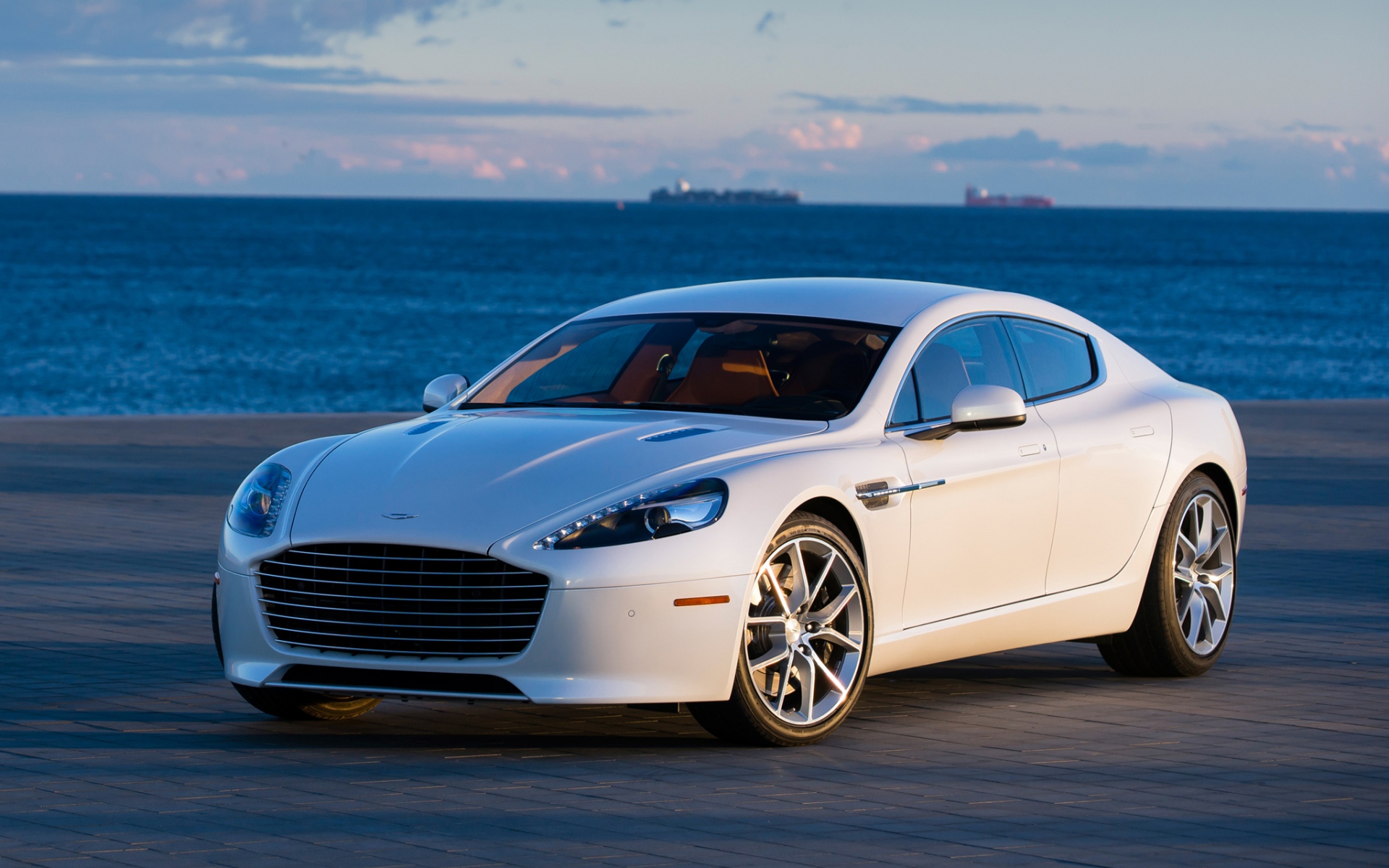 Картинки Aston martin, rapide s, вид сбоку, белый фото и обои на рабочий стол