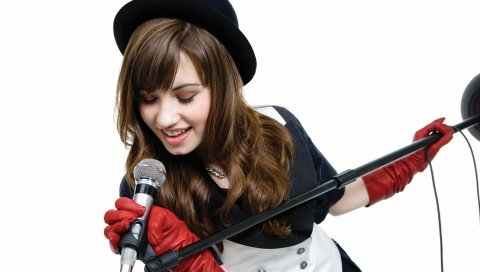 Demi lovato, певец, платье, микрофон, перчатки, шляпа