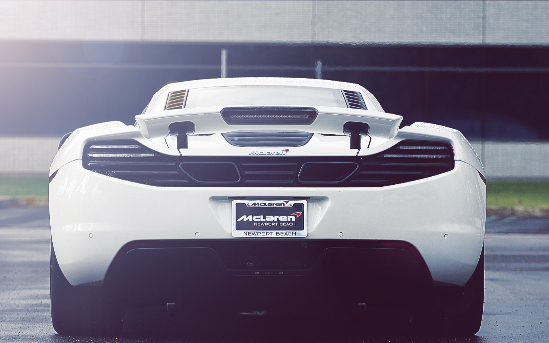 Картинки Mclaren, mp4-12c, суперкар, вид сзади фото и обои на рабочий стол