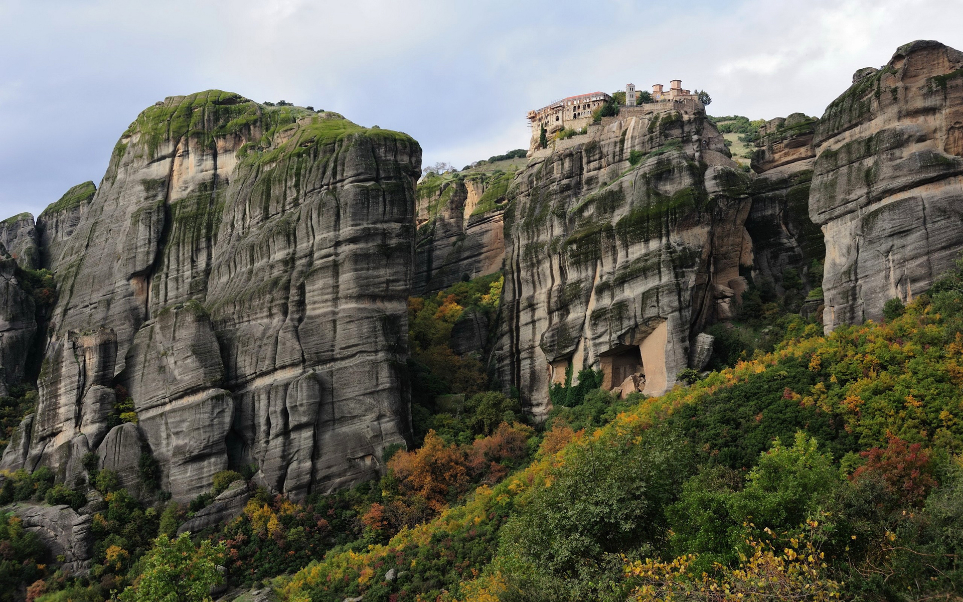 Картинки Гора, здание, холм, скала фото и обои на рабочий стол