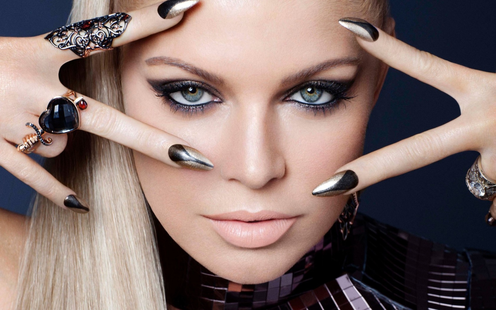 Картинки Fergie, певец, лицо, украшения, маникюр, макияж фото и обои на рабочий стол