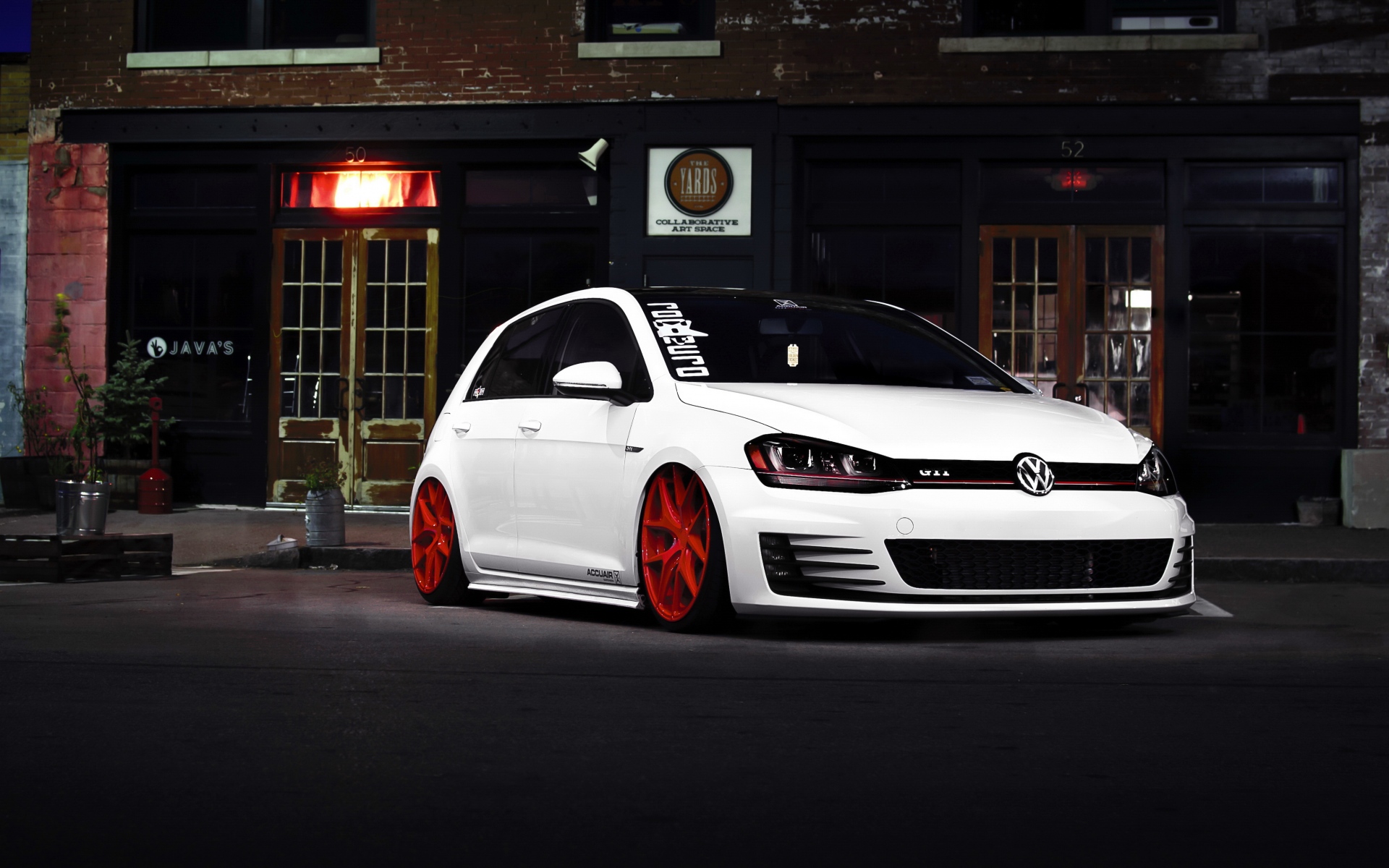 Картинки VOLKSWAGEN GOLF , GTI, белый, вид спереди фото и обои на рабочий стол